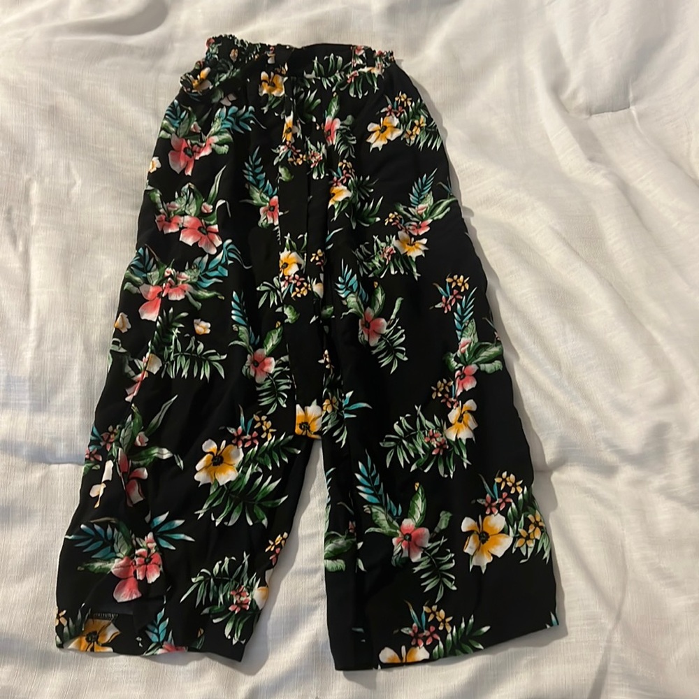 Super cute, comfy girls gaucho pants
